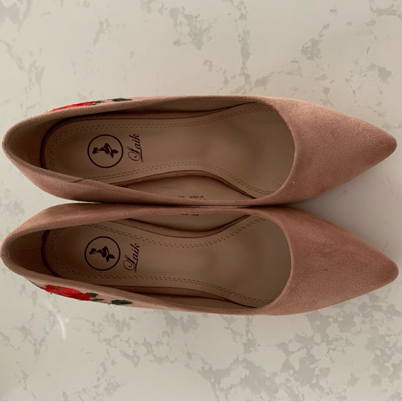 Size 7 embroidered heels - Picture 4 of 5